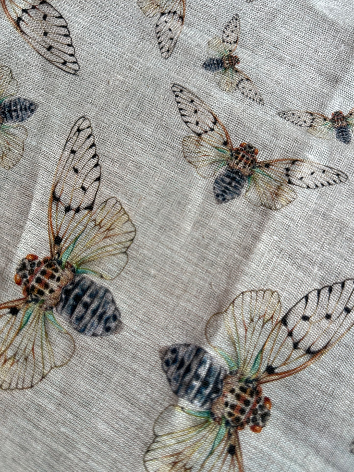 Ghost Cicada Linen Runner