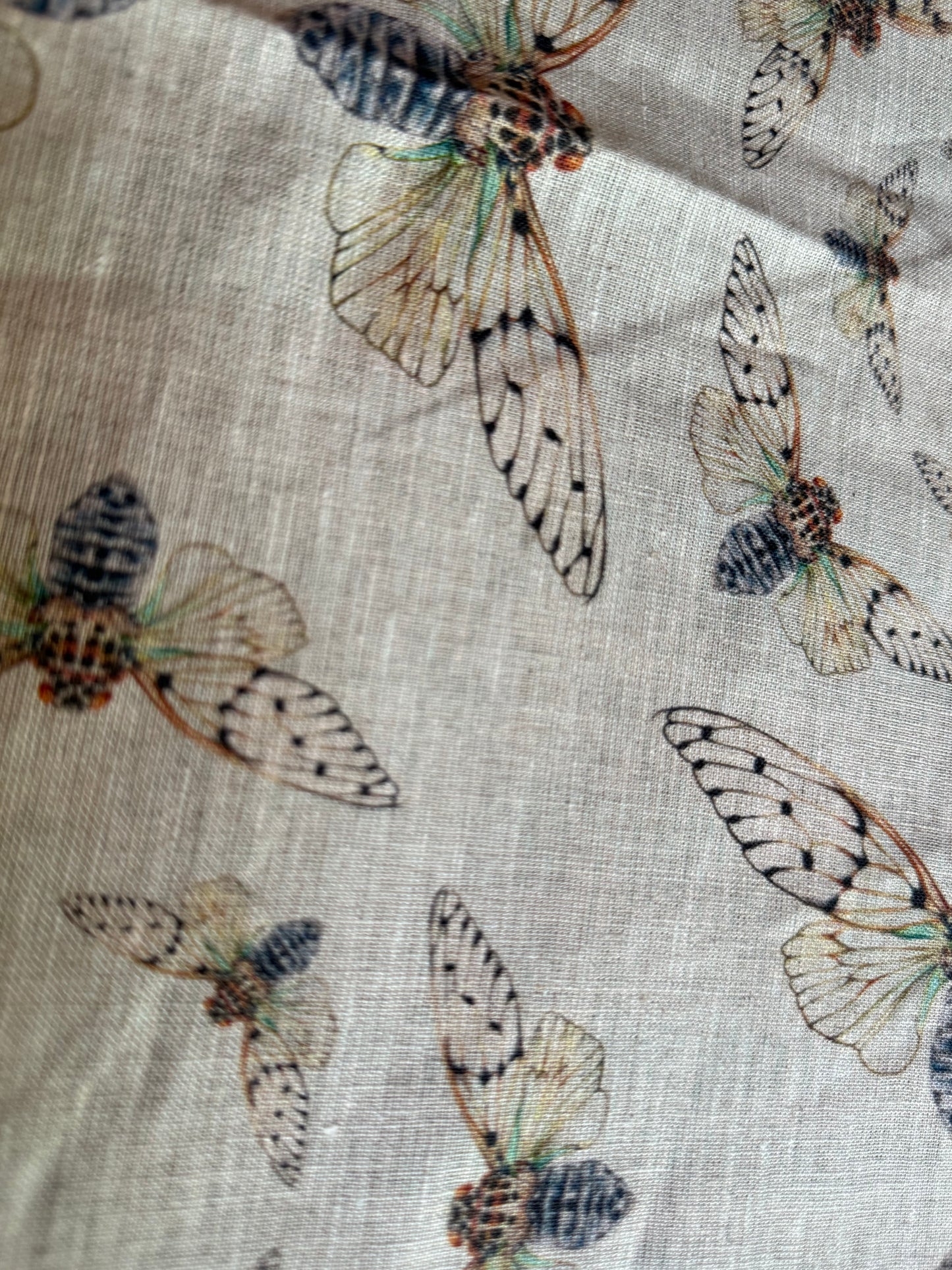 Ghost Cicada Linen Runner